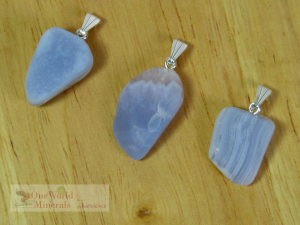 Chalcedon aus Kenya, mit Silberöse, 3 Stück - Unikate (Serie +/- 20)